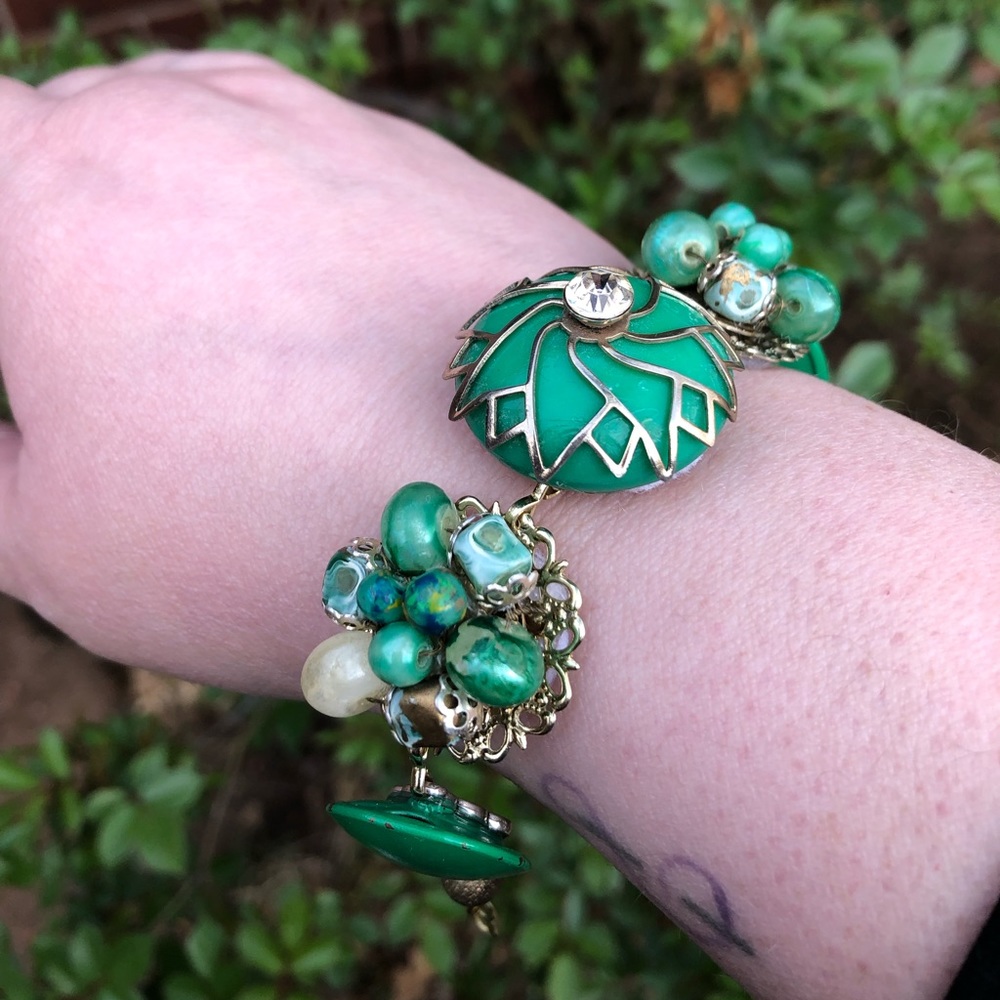 “Grasshopper” 💚 Gorgeous green bracelet from upcycled earrings! 💚 - Picture 3 of 5